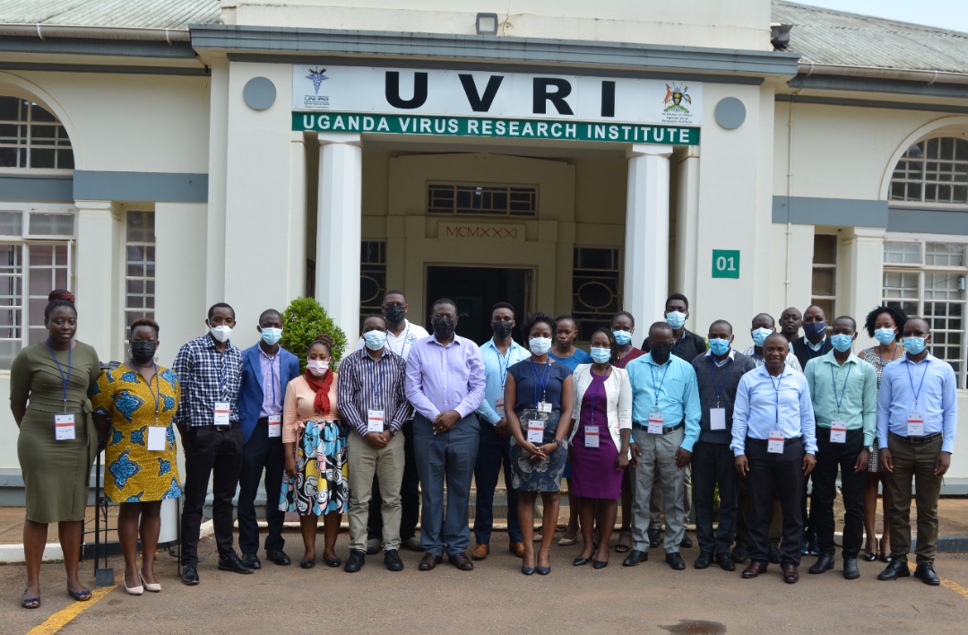 The participants in a group photo at Day One of the virology training.